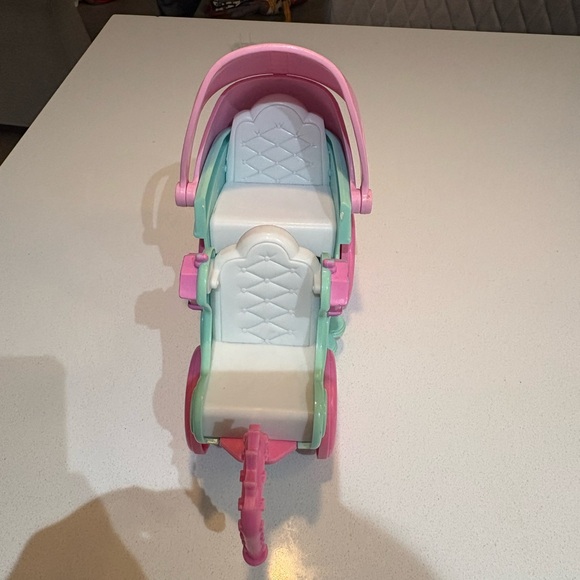 Fisher-Price Little People Princess Carriage – Pink & Teal - Picture 7 of 8